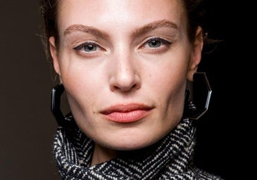 Esta maquilladora encontró el lápiz de cejas con el que ya no necesitarás hacerte microblading